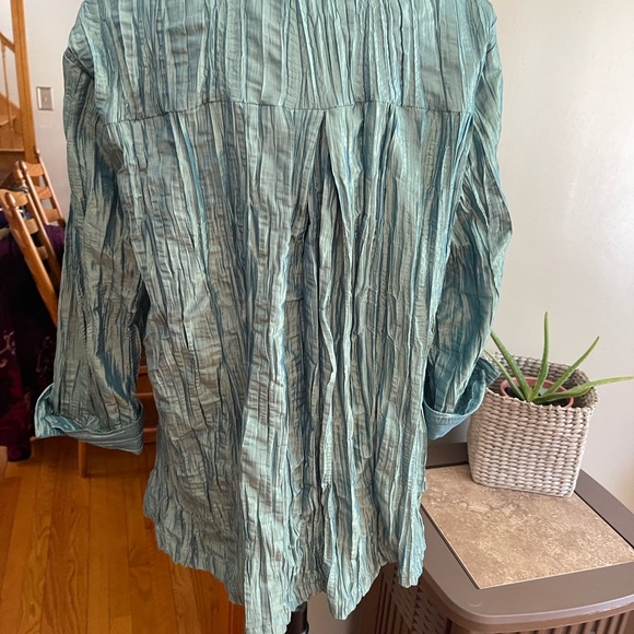 Cool Kringle jacket. Large. True color shows in #2 - Picture 13 of 13